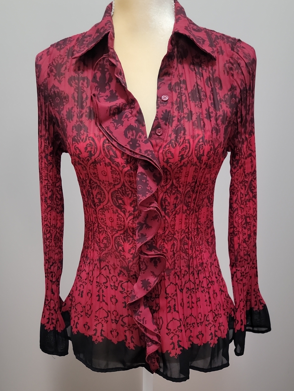 Ruffled Long-Sleeve Red and Black Printed Pleated Crinkle Blouse - Red Sz S